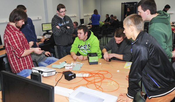 Laboratorium sieci komputerowych – klasa 4 – 2013